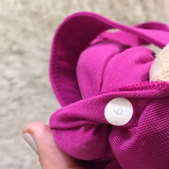 Lululemon athletic top with sports bra. Size 6US - Picture 7 of 8